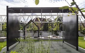 Solidarnosc Three Bedrooms & Garden Apartment